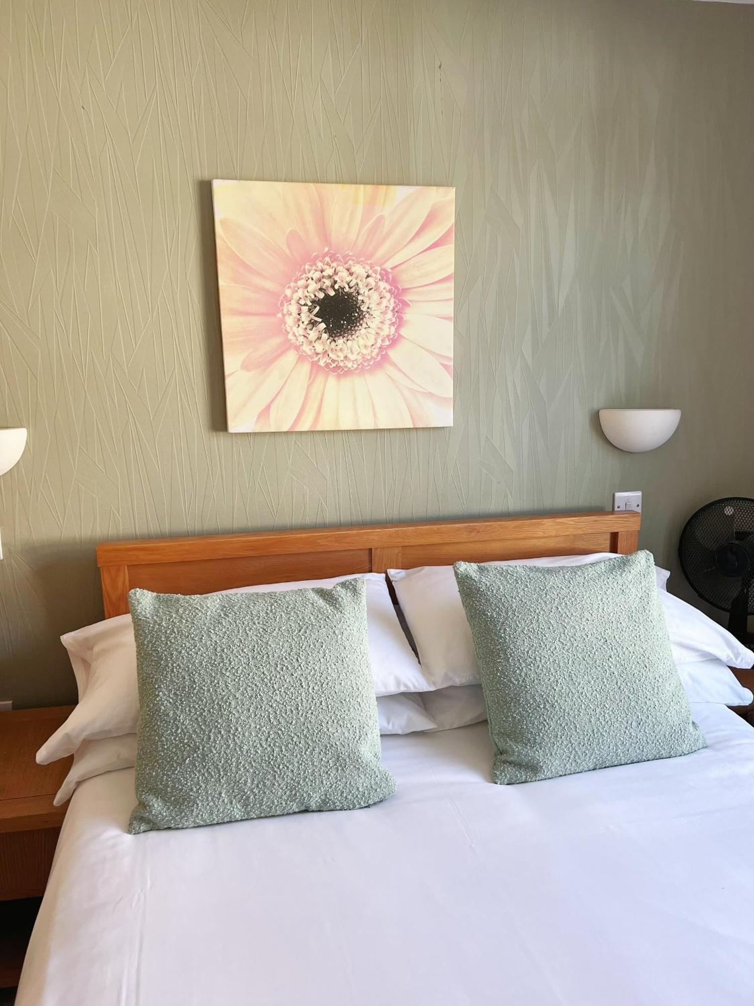 The Crown Hotel Corwen Zewnętrze zdjęcie
